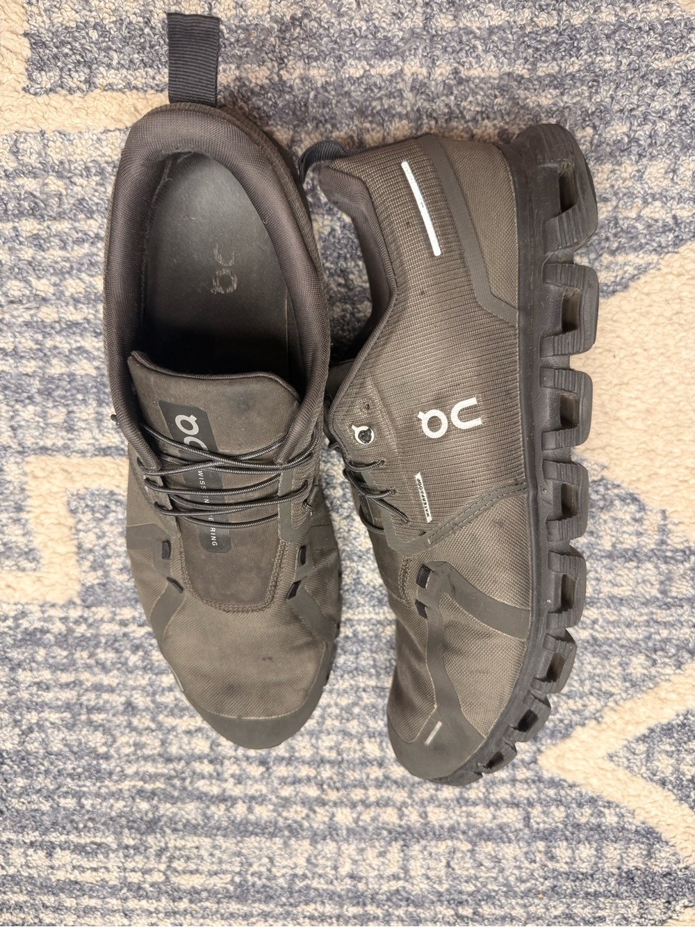 On Men’s Cloud 6 Waterproof Running Shoes